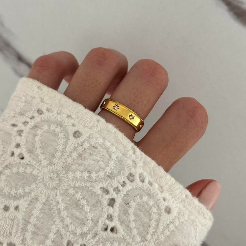 Sku0168 vintage style gold ring with stars zircon stone material stainless steel
